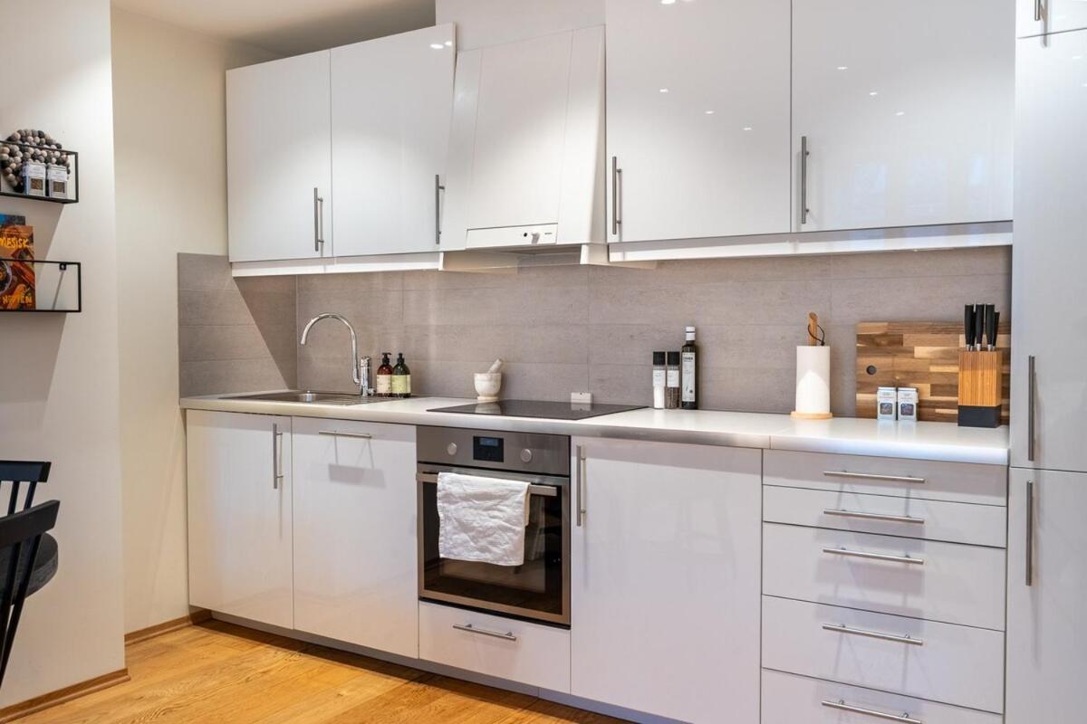 Renovated 3 In Historical Sandviken Bergen